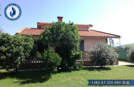 House with land for sale in Podgorica near University of Donja Gorica