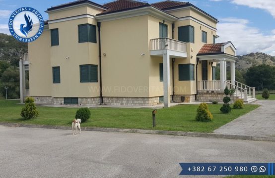 Prodaje se i izdaje vila rezistencijalnog tipa sa parcelom na putu Podgorica &#8211; Spuž